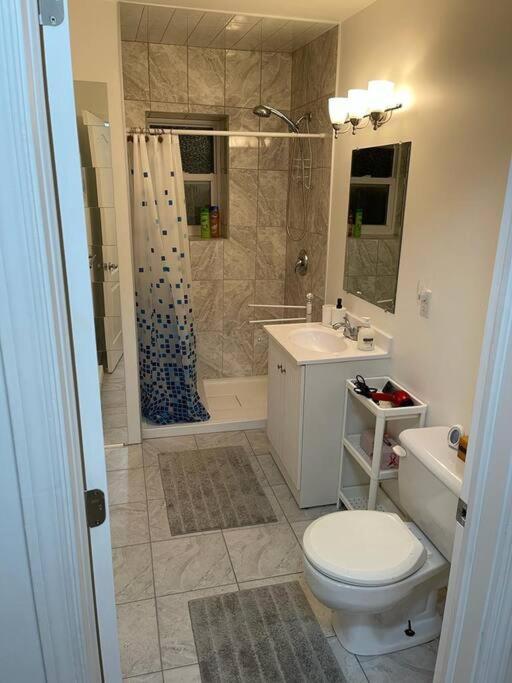 3 Bedrooms Cozy Comfortable Vacation Downtown Ottawa Near Parliamant And Park Holiday home *