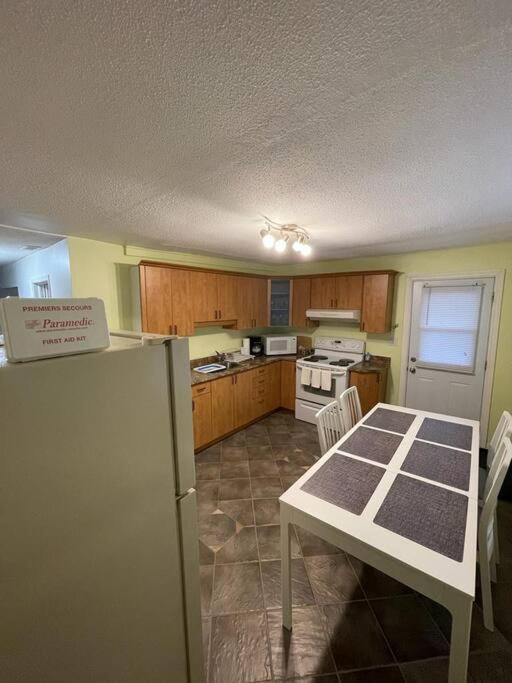 3 Bedrooms Cozy Comfortable Vacation Downtown Ottawa Near Parliamant And Park Holiday home Gatineau