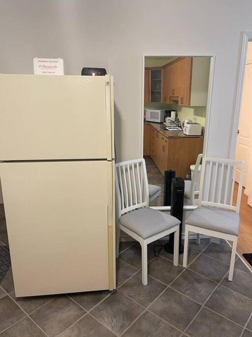 3 Bedrooms Cozy Comfortable Vacation Downtown Ottawa Near Parliamant And Park Holiday home *