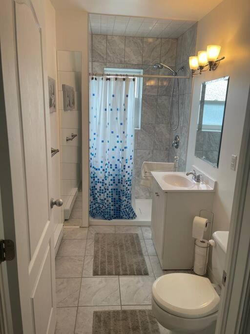 3 Bedrooms Cozy Comfortable Vacation Downtown Ottawa Near Parliamant And Park Holiday home Gatineau